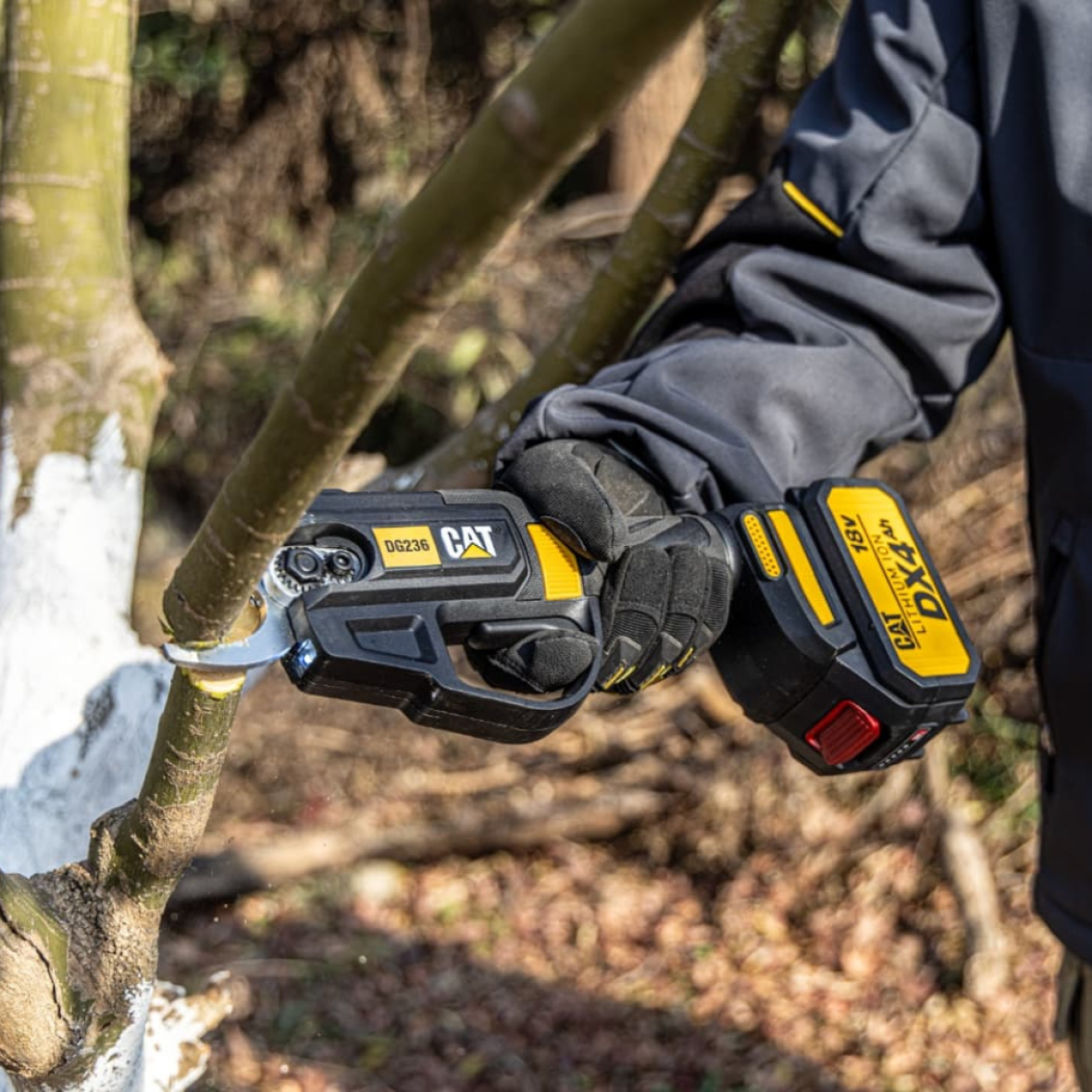 Встроенное LED-подсвечивание и универсальность аккумулятора