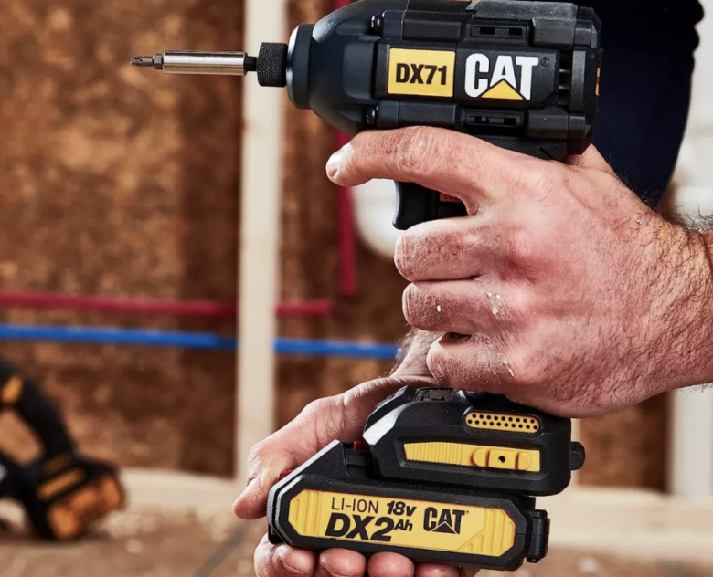 Акумуляторний ударний гайковерт Cat® DX71